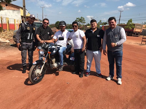 Equipes do IPPUR e DMTT durante a campanha de conscientização do comércio